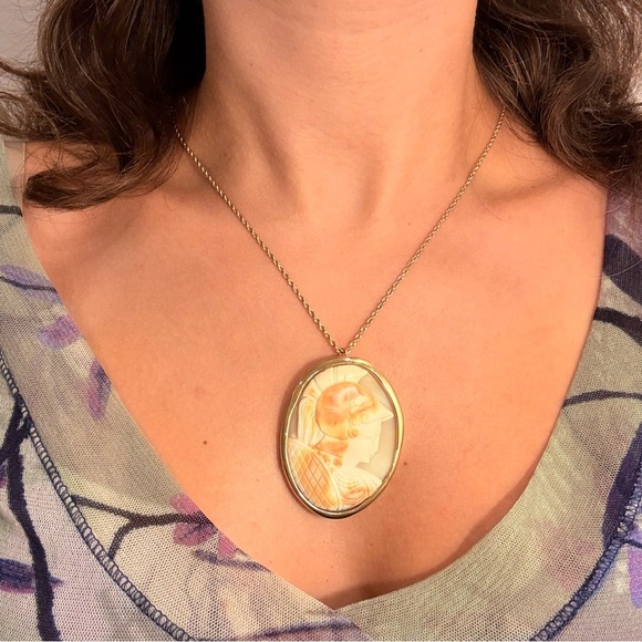 Vintage 14K Gold Exquisite Cameo Shell Athena HUGE Oval Brooch Pin/ Pend… - Picture 4 of 17